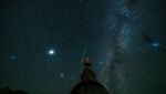 Sumpah, Hujan Meteor di Langit China Keren Banget Gaes