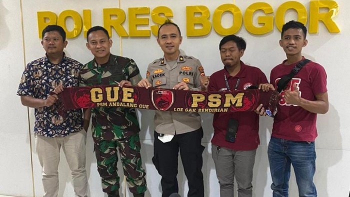 Suporter PSM berkoordinasi dengan aparat keamanan jelang laga melawan Rans FC.