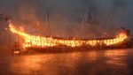Intip Tradisi Bakar Kapal Arwah di Kalbar