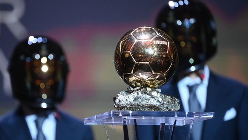 Formula One drivers Fernando Alonso of Spain and Esteban Ocon of France present the trophy for the the Ballon dOr award during the 2021 Ballon dOr France Football award ceremony at the Theatre du Chatelet in Paris on November 29, 2021. (Photo by FRANCK FIFE / AFP) (Photo by FRANCK FIFE/AFP via Getty Images)