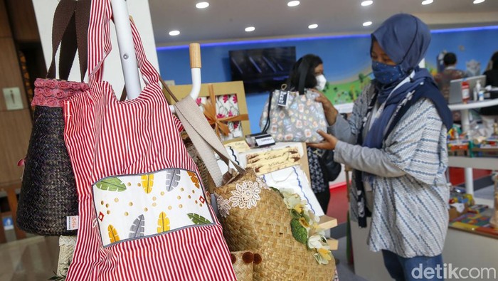 Upaya Dorong Produk-produk Dalam Negeri dan UMKM Yayasan Dharma Bhakti Astra (YDBA) lewat UMKM binaannya turut meramaikan ajang GIIAS 2022 di Tangerang Selatan.