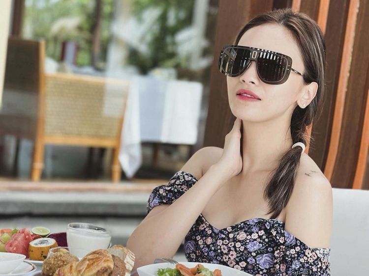 Violenzia Jeanette, Sahabat Fuji yang Doyan Banget Makan Kue