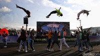 Untuk diketahui, Jakarnaval telah digelar sejak tahun 1999 dan merupakan sebuah parade karnaval tahunan terbesar di Jakarta yang diselenggarakan oleh Pemerintah Provinsi DKI Jakarta.
