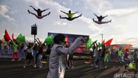 Acara ini dimeriahkan dengan penampilan drama musikal hingga parade ondel-ondel yang diiringi alunan gambang kromong.