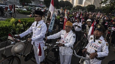 Aksi Seru Pecinta Onthel Cinta Tanah Air Sambut HUT RI