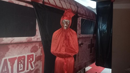 Beberapa sosok hantu yang ada di wisata uji nyali di Ramayana Mall Bali pada Minggu (14/8/2022)