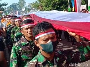 Bendera Merah Putih Sepanjang 2,5 Km di Jambi Pecahkan Rekor MURI