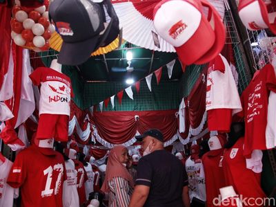 Berburu Pernak-pernik HUT RI di Pasar Mester Jatinegara