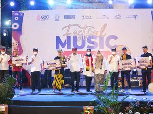 Pemkab Banyuwangi Teken MoU Ajak Musisi Jalanan Tampil di Kafe-Hotel