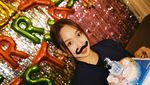10 Momen Dita Karang Makan Kue Lupis dan Ngopi di Bali