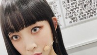 Dita Karang, idol asal Korea Selatan yang berasal dari Indonesia. Kepulangannya ke Indonesia beberapa waktu lalu dibagikan lewat vlog yang diunggah ke channel YouTube Secret Number. Foto: Instagram & YouTube Secret Number