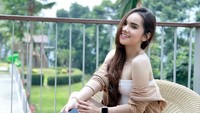 Pesona Feni Nadia yang Suka Bikin Pusing Netizen Tiap Posting di Instagram