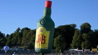 Bristol International Balloon Fiesta merupakan ladang amal yang dijalani oleh sebuah komite.