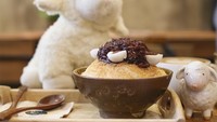  Kafe ini sangat ramai ketika musim panas. Banyak pengunjung yang datang untung menikmati patbingsu di siang hari lengkap dengan berbagai topping. Foto: Pool/Site