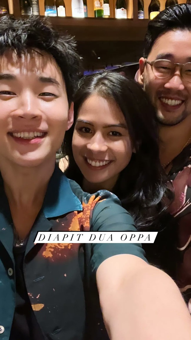 Malam itu Henry juga bertemu dengan Maudy Ayunda dan suaminya Jesse Choi yang berkewarganegaraan Korea Selatan. Foto: Instagram