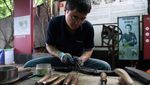 Ini Sandal Unik Vietnam yang Terbuat dari Barang Bekas Perang Dunia