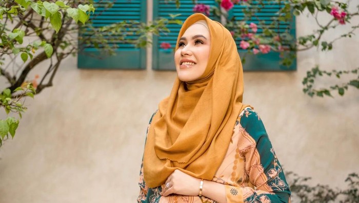 Lahiran Anak Kedua, Kartika Putri Pilih Bakar Lilin untuk Potong Ari-ari