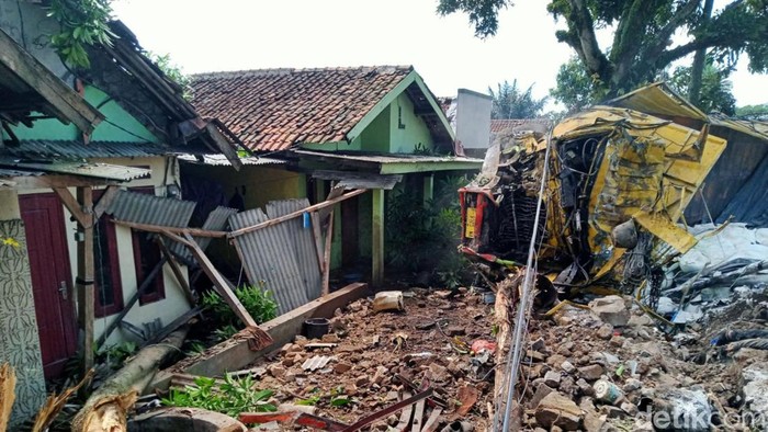 Kecelakaan di Jalur Tengkorak Bangbayang, Cianjur.