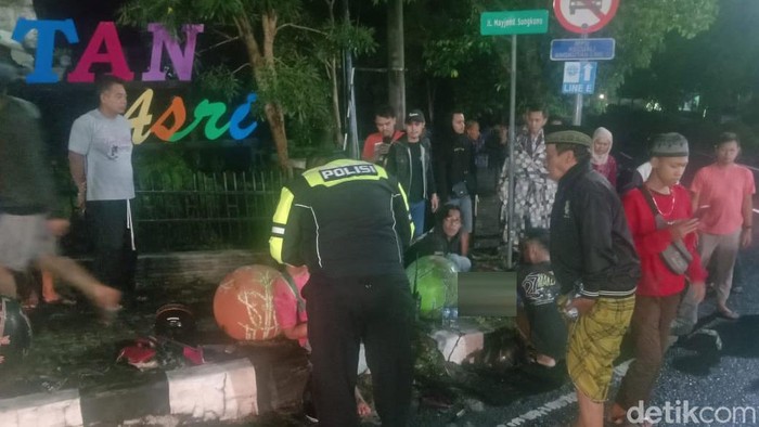 Kecelakaan motor vs motor di Magetan