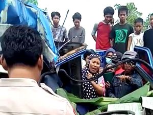 Pasutri Asal Gowa Tewas usai Minibus Miliknya Tabrak Truk Parkir di Barru
