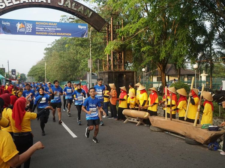 Keseruan Jogja Marathon 2022 di Candi Prambanan