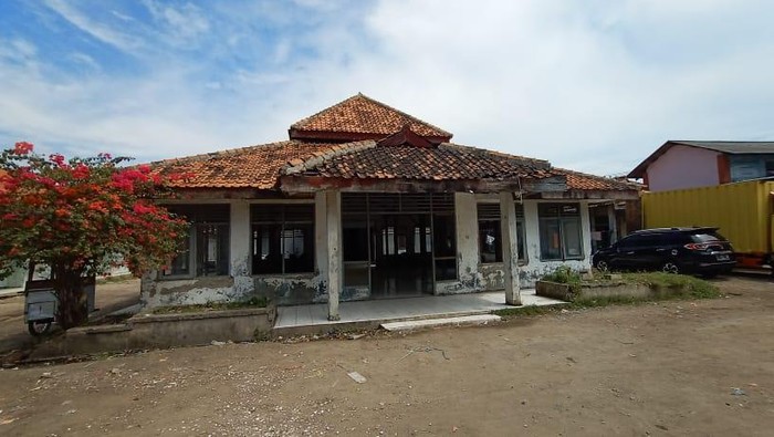 Kondisi Gedung Bersejarah di Rengasdengklok yang Memprihatinkan Ada potret miris bangunan bersejarah di Rengasdengklok, Karawang. Inilah Gedung Kawedanan yang kondisinya memprihatinkan, padahal merupakan salah satu saksi sejarah RI, Minggu, 14/8/2022.
