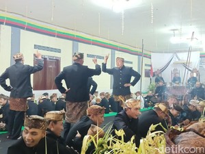 Ritual Tari Sodoran di Hari Raya Karo Suku Tengger Probolinggo