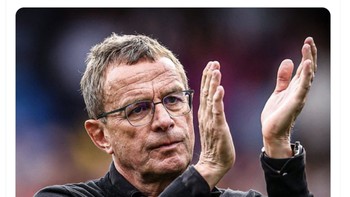 Ralf Rangnick tampaknya benar soal MU dan para fans harus minta maaf padanya. Foto: Twitter
