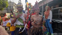 Pawai kemerdekaan menyambut hut ke-77 RI diikuti oleh ratusan warga dari 4 RT di RW 10, Kelurahan Cilangkap, Tapos, Depok, Minggu, (14/8/2022).