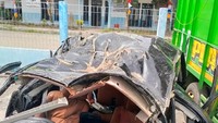 Peristiwa ini terjadi pada Sabtu (13/8) sekitar pukul 18.30 WIB. Empat korban yang tewas yaitu satu orang sopir dan tiga orang penumpang.
