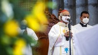 Seorang kardinal gereja katolik Leopoldo Brenes merayakan Misa di akhir prosesi umat beriman ke Katedral, di Managua, Nikaragua, Sabtu (13/8/2022). Ia merupakan uskup agung Nikaragua.