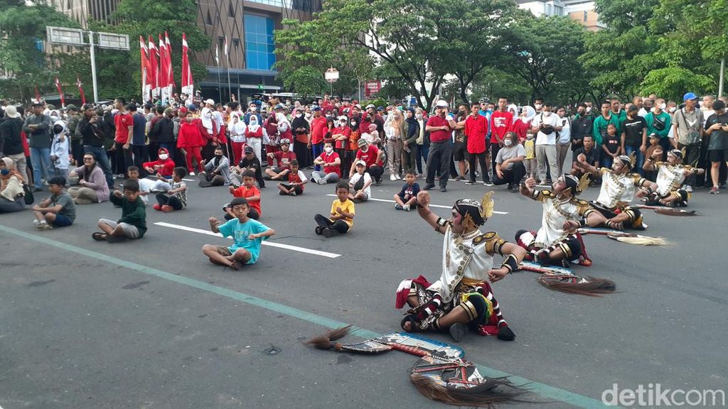 Seribuan Seniman Meriahkan HUT ke-72 Jateng di Simpang Lima Semarang