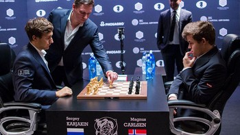 Dalam wawancaranya dengan Bloomberg TV di tahun 2014, Thiel juga mengatakan bahwa ia mengonsumsi pil hormon pertumbuhan manusia untuk memperpanjang usia hidupnya hingga 120 tahun. Itu membantu menjaga massa otot, sehingga kemungkinan anda untuk menderita cedera tulang dan arthritis menjadi lebih kecil, jelasnya. Foto: Getty Images