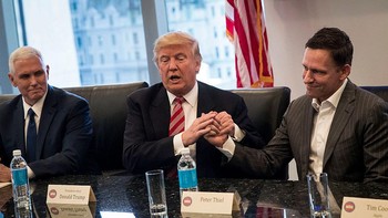 Ini salah satu bukti Thiel sangat dekat dengan Donald Trump. Thiel ini termasuk nyentrik di mana dia ingin panjang umur. Thiel disebut mengontak Ambrosia, perusahaan yang melakukan uji coba klinis untuk mencari tahu apakah transfusi darah dapat menghentikan proses penuaan. Ambrosia mematok biaya USD 8.000 untuk siapa saja yang ingin mengikutinya. Dalam uji coba ini, orang sehat yang berusia lebih dari 35 tahun menerima transfusi darah dari orang sehat berusia di bawah 25 tahun. Foto: Getty Images