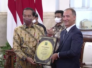 Jokowi Terima Penghargaan atas Swasembada Beras Indonesia dari IRRI