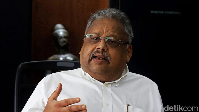 Rakesh Jhunjhunwala, Partner, Rare Enterprises, speaks during an interview with Reuters in Mumbai, India November 14, 2017. REUTERS/Shailesh Andrade