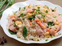 Resep Nasi Goreng Sosis dan Sayuran yang Praktis untuk Bekal