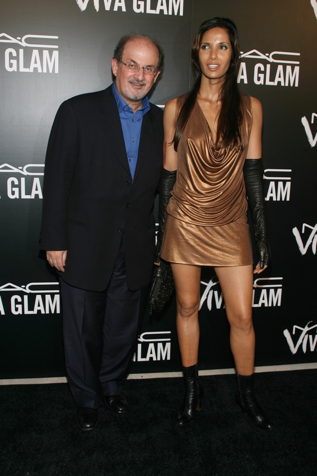 Pernikahan Salman Rushdie dan Padma Lakshmi yang telah berakhir menjadi sorotan lagi setelah insiden penusukan yang terjadi saat pria 75 tahun itu menjadi pembicara di acara Chautauqua Institution, Jumat (12/8/2022). (Foto: FilmMagic/Sylvain Gaboury)