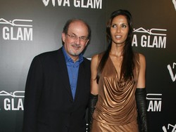 8 Potret Padma Lakshmi, Model dan Chef yang Jadi Istri Ke-4 Salman Rushdie