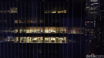 Hasil nightography lainnya memfoto cahaya gedung dari kejauhan. Foto: Agus Tri Haryanto/detikINET