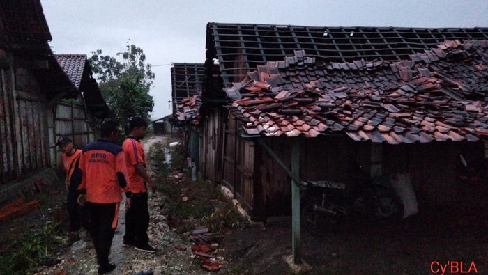 Sejumlah rumah di Blora dan Kudus yang rusak akibat hujan angin pada Sabtu (13/8/2022).