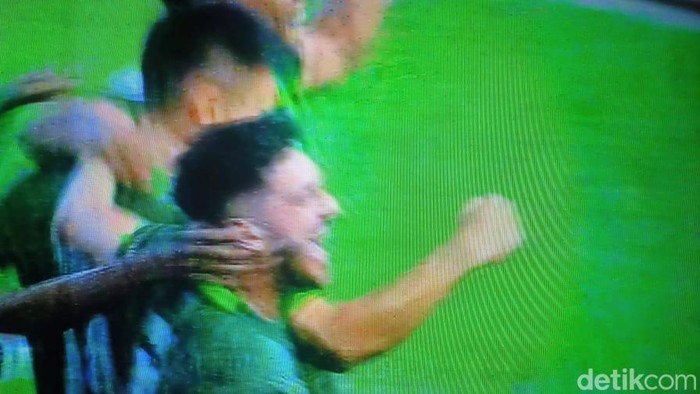 Selebrasi setelah Gol Sho Yamamoto