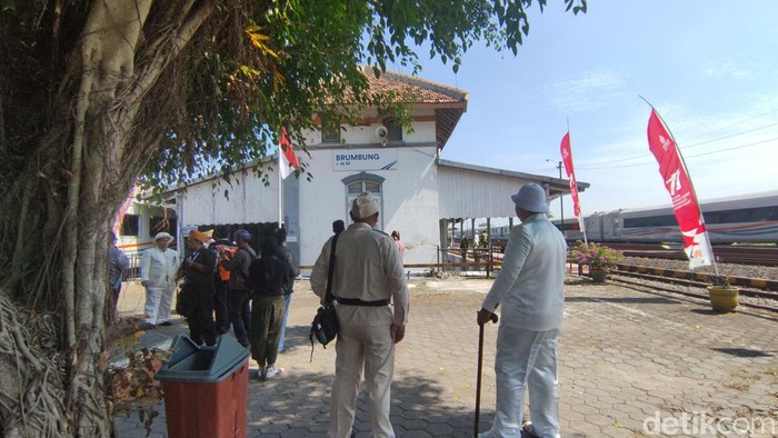 Stasiun yang menjadi rute pertama kereta api di Indonesia.