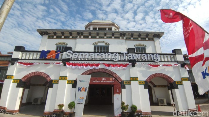 Stasiun yang menjadi rute pertama kereta api di Indonesia.