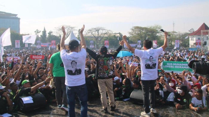 Tumpah Ruah Ribuan Relawan di Gus Muhaimin Fest Bandung Ribuan relawan Muhaimin Iskandar dari berbagai daerah di Jawa Barat tumpah ruah hadiri Gus Muhaimin Fest The Next 2024 di Sport Jabar Arcamanik, Kota Bandung pada Minggu, 14 Agustus 2022.
