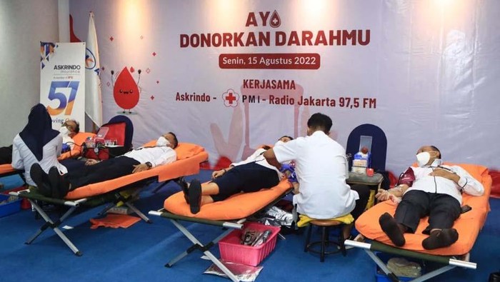 Aksi Donor Darah Sambut HUT RI Kegiatan donor darah digelar di Graha Askrindo, Kemayoran, Jakarta. Kegiatan ini dalam rangka memperingati HUT ke-77 RI.
