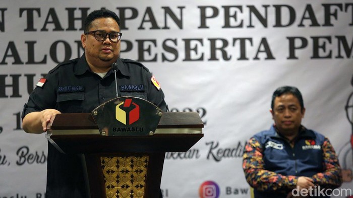 Bawaslu menemukan ratusan nama jajarannya yang tercatut menjadi kader partai politik (parpol). Saat ini jumlah nama yang tercatut mencapai 275 orang.