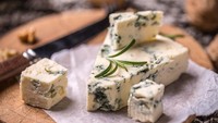 5 Fakta Blue Cheese, Keju Bercak Jamur yang Viral di TikTok