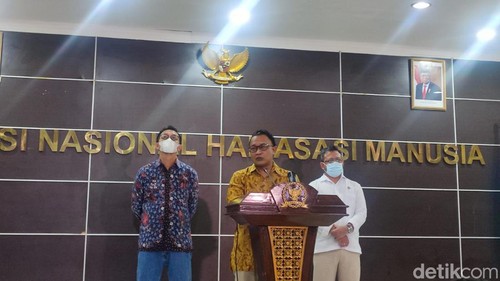 Komisioner Komnas HAM Choirul Anam saat jumpa pers di Komnas HAM