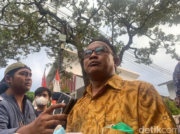 Choirul Anam Komisioner Komnas HAM Choirul Anam di TKP Penembakan Yoshua di Rumah Dinas Ferdy Sambo